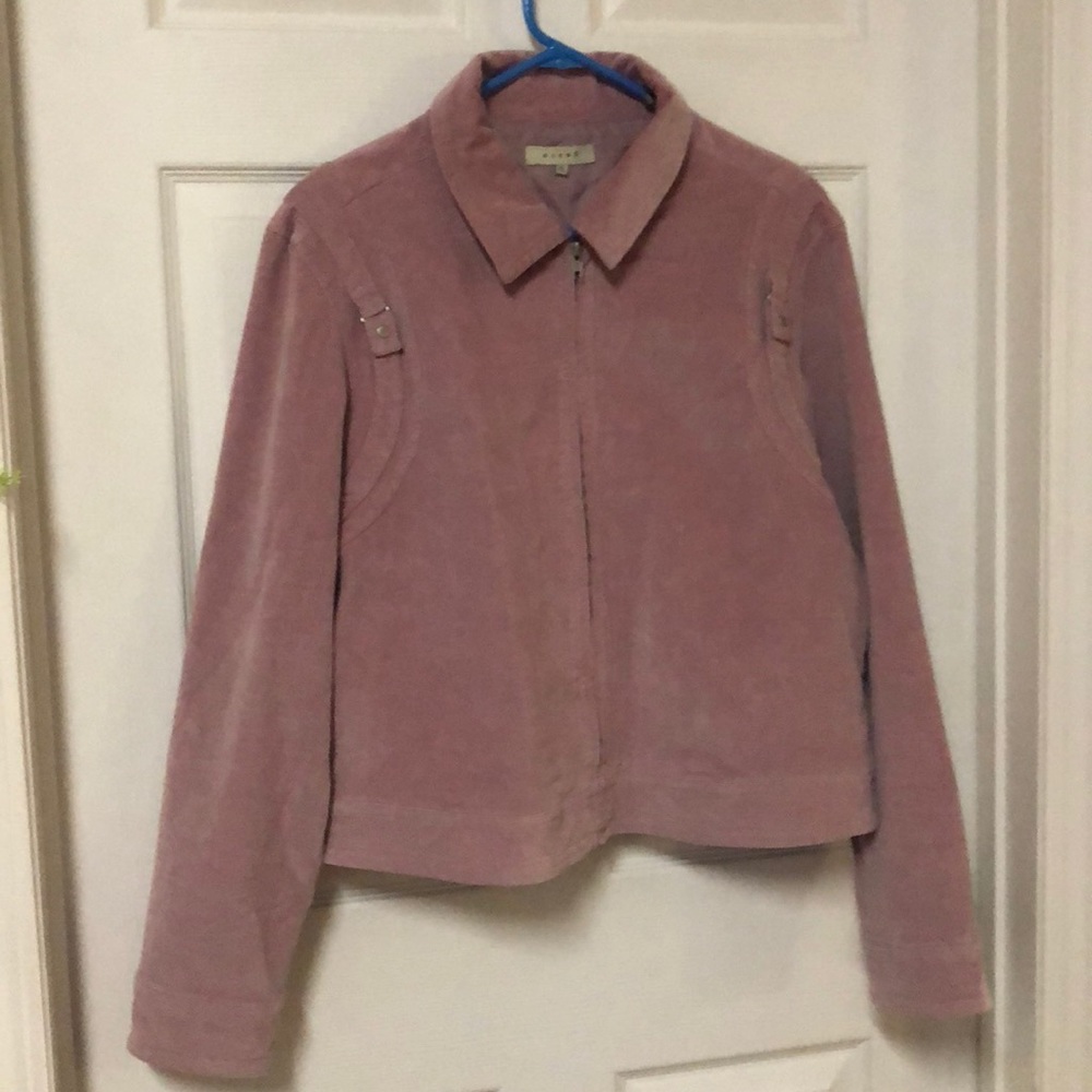 Light weight corduroy jacket.